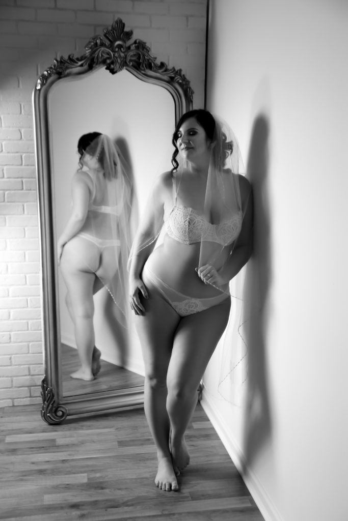 https://unveiled-photo.com/wp-content/uploads/2019/07/indiana-boudoir-photographer-unveiled-bridal-bride-white-veil-white-lace-mirror-wall-683x1024.jpg